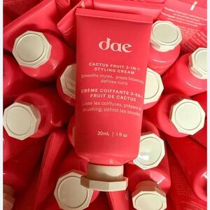 Dae Cactus Fruit 3-in-1 Styling Cream - Pink